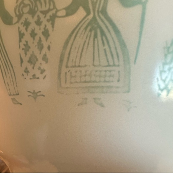 SOLD- Vintage Pyrex 442 Amish  Butterprint Cinderella 1.5 QT White Mixing Bowl - Picture 10 of 16